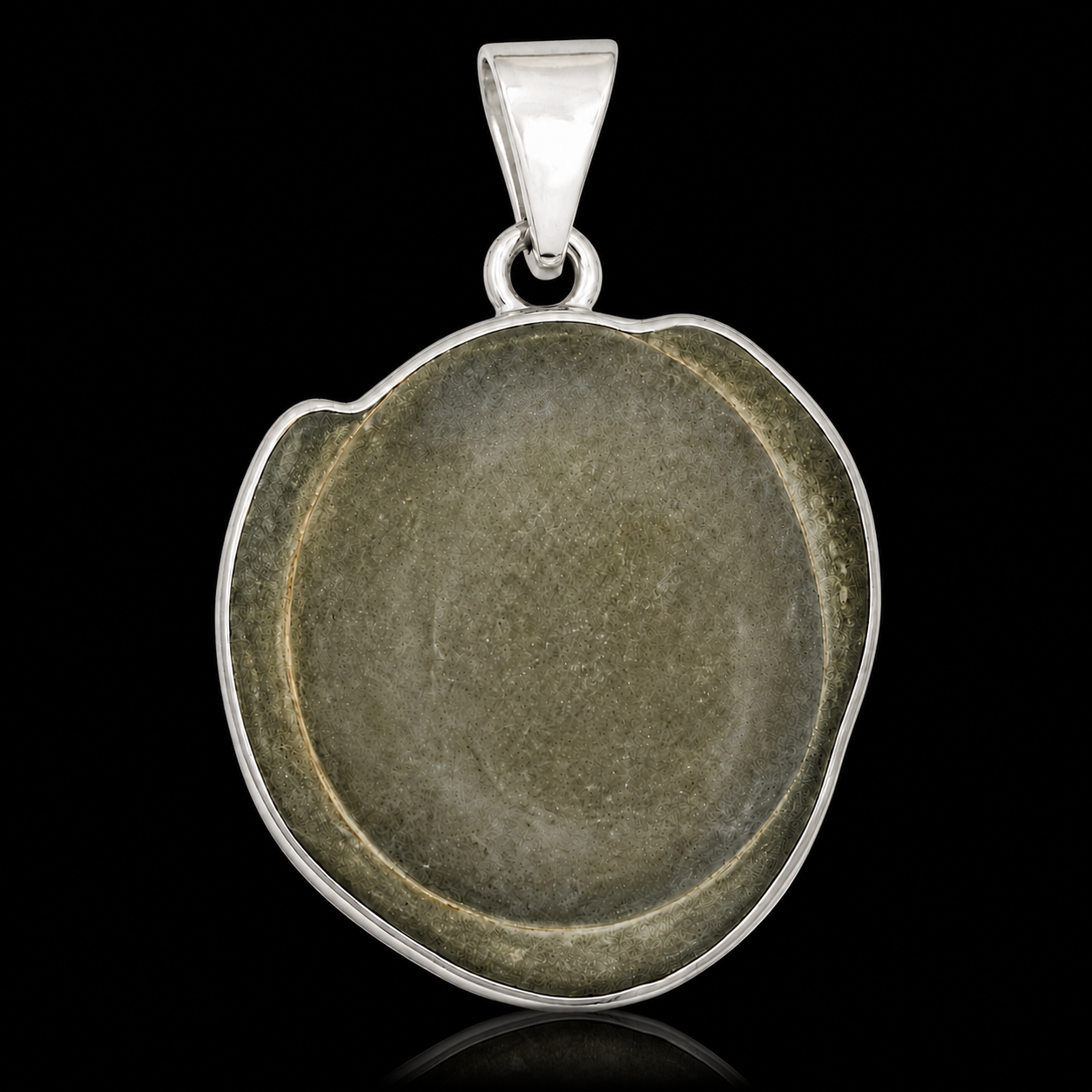 Fairy Stone aus Kanada – Anhänger in 925er Silber